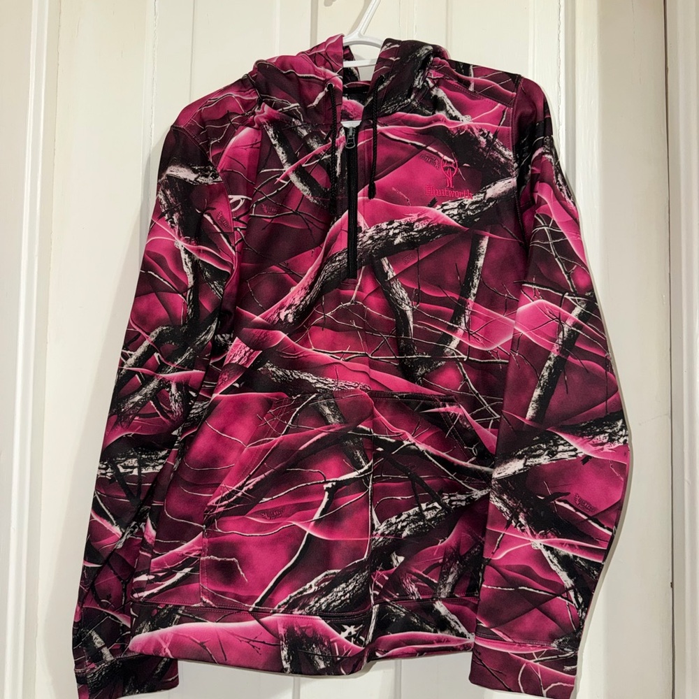 Women's hunts worth size large Pink Camouflage Hoodie hunting deer camo